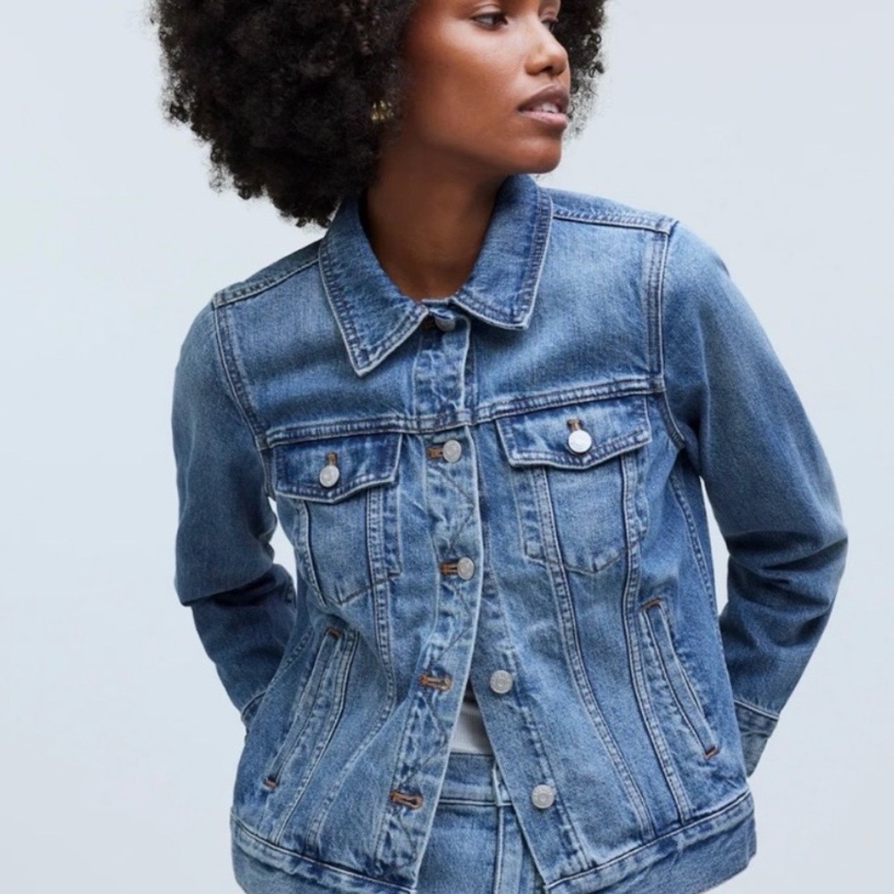Madewell Denim Classic style jacket. Washed look with copper buttons. Small. - Picture 10 of 15